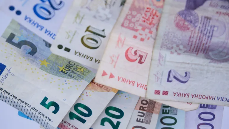 Peste 2 ani Bulgaria va trece la moneda euro. Ce condiții trebuie să îndeplinească