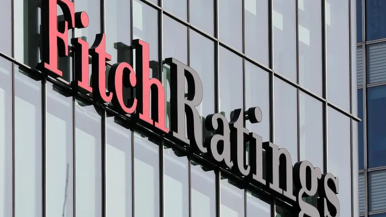 Începutul de weekend aduce vești bune pentru România! Agenția de rating Fitch revizuiește perspectiva la țară de la negativă la stabilă