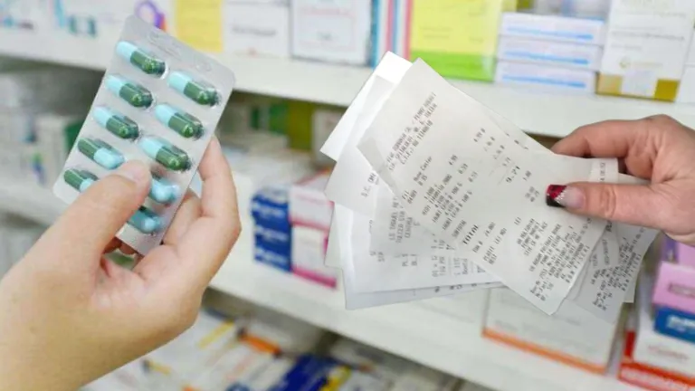 APMGR solicită ajustarea costurilor medicamentelor: „Pacienții din România plătesc în ultimii ani din ce în ce mai mult pentru medicamente”. Ce se va întâmpla cu prețurile