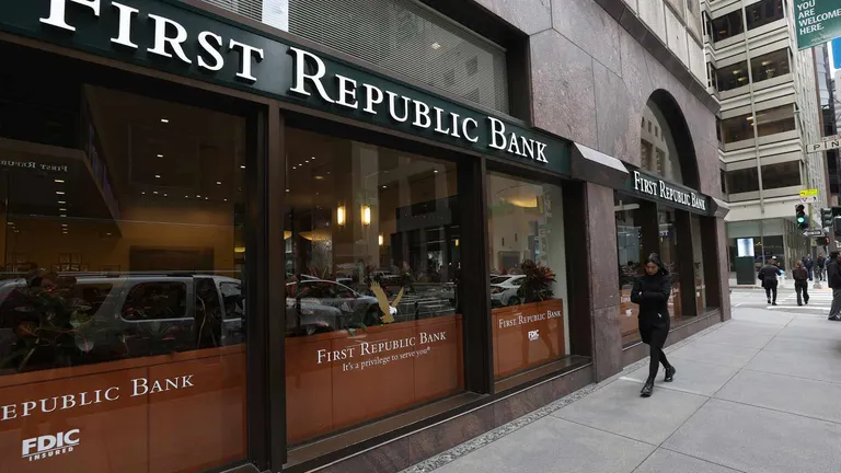 Declinul aproape iminent al băncilor! Acțiunile First Republic Bank au scăzut cu 17%