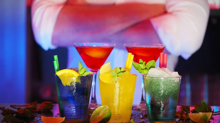 Controversă istorică stârnită de un barman: Băuturile fără gheață au, sau nu, mai mult alcool?