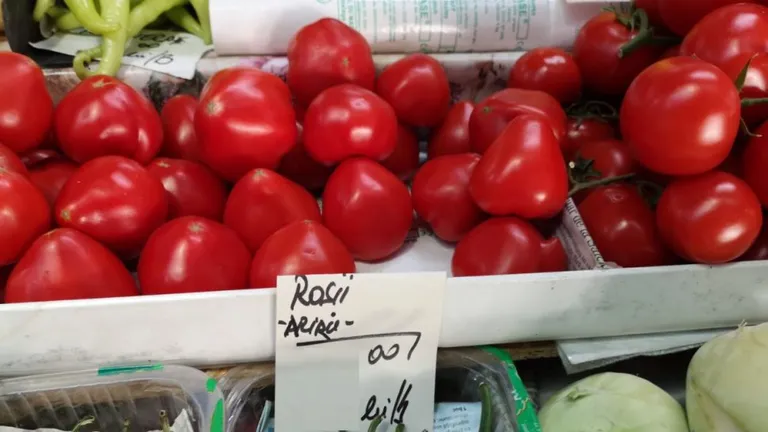 Roșiile românești ies pe piață mai devreme! Cât va costa un kilogram?