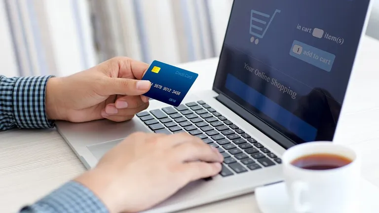 Românii preferă tot mai mult cumpărăturile online. Țara noastră,  în topul statelor UE cu cea mai mare creştere