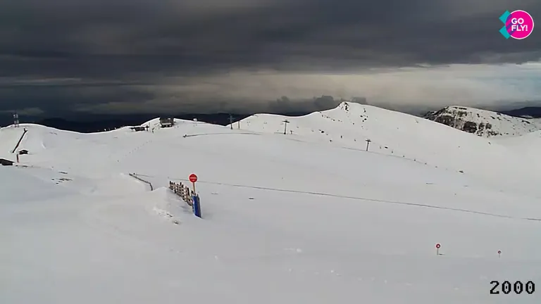 Vești bune pentru iubitorii de schi! Pe o pârtie din România se va putea schia și în minivacanța de 1 Mai.