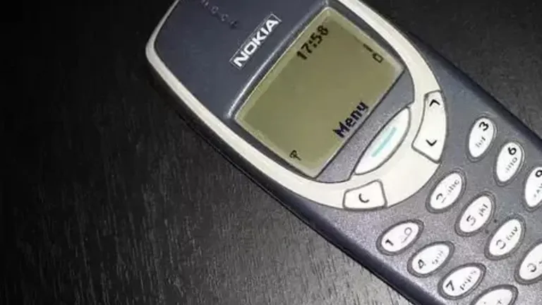 Legendarul telefon care te poate îmbogăţi. Dacă ai acasă un Nokia 3310, îl poţi vinde cu 18 000 de euro