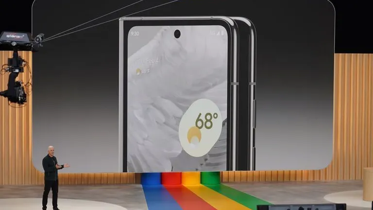 Google şi-a prezentat primul smartphone pliabil, Pixel Fold. Costă 1800 de dolari!