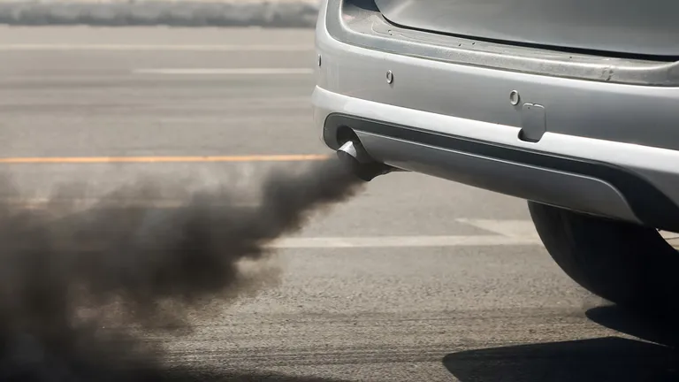 Greii din industria auto boicotează normele de emisii poluante Euro 7 propuse de Comisia Europeană. Șeful Renault ”Vor distrage industria auto de la electrificare”