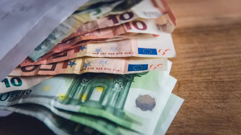 Propunerea legislativă a Comisiei Europene cu privire la banii în numerar. Ce se întâmplă cu cash-ul în viitorul apropiat