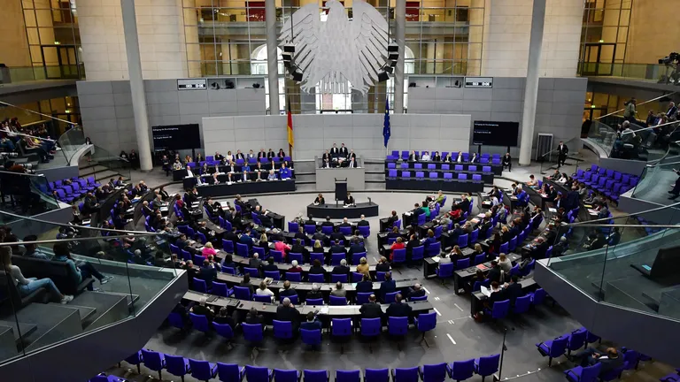 Germania trece la buget de austeritate după ce a intrat în recesiune