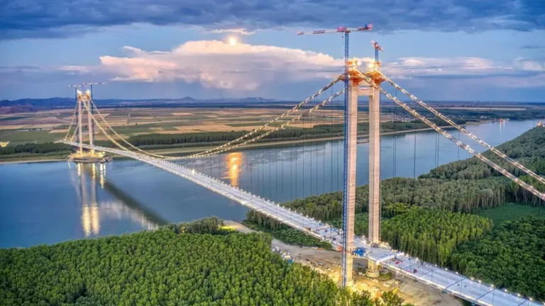 Ultimele detalii despre podul suspendat peste Dunăre care va fi inaugurat pe 7 iulie. Ce durată de viața va avea cea mai mare investiție din ultimii 34 de ani