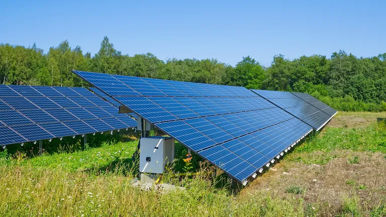 OMV Petrom anunţă semnarea contractelor de finanţare pentru patru parcuri fotovoltaice de 450 MW