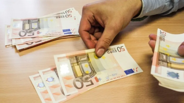 Se oferă salarii de de 2.700 de euro net în România, dar posturile rămân neocupate. Care este motivul