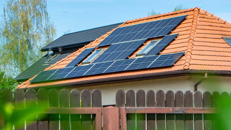 STUDIU Potențial de 24 de miliarde de euro pe piața de sisteme fotovoltaice rezidențiale din România