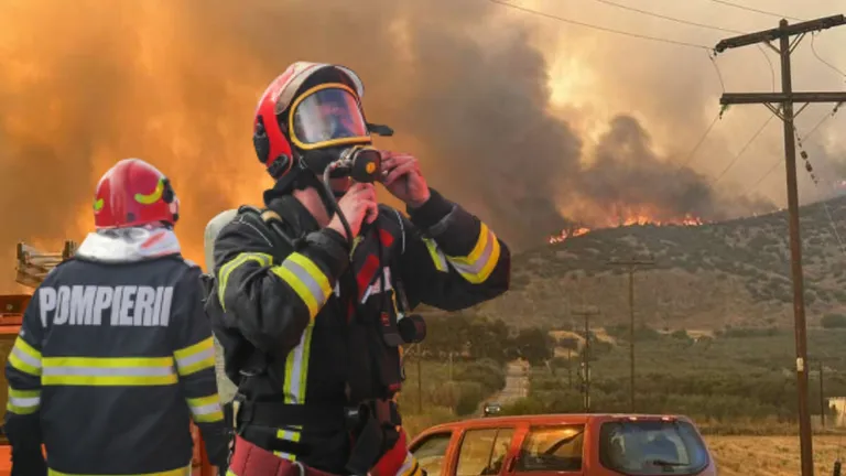 CNSU, anunț oficial. Alți 90 de pompieri români pleacă în Grecia pentru a ajuta la stingerea incendiilor. Durata misiunii va fi de 15 zile