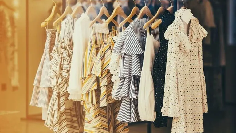 Un celebru brand de haine intră pe piața din România! Compania deschide primul magazin din țară. Unde se va afla