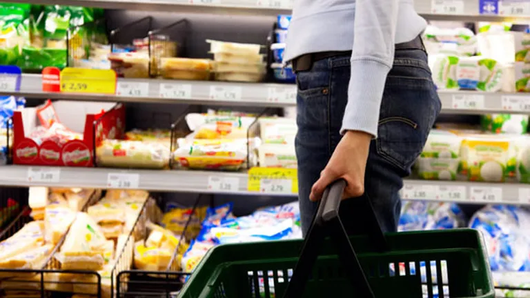 Românii vor plăti mai mulți bani pentru anumite produse în supermarketuri din toamnă