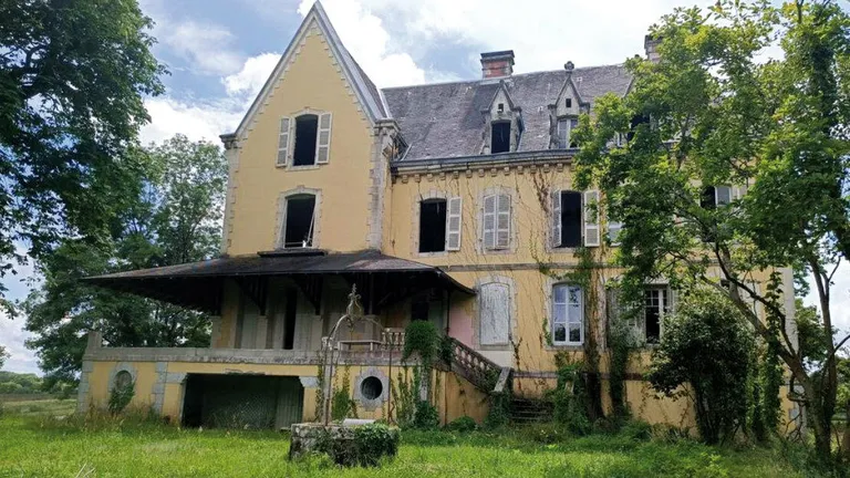 Un antreprenor român a dat lovitura în Franța. A cumpărat o clădire istorică și vrea să o transforme într-un hotel butic. Beniamin Gonţ: Preţul a fost unul foarte tentant