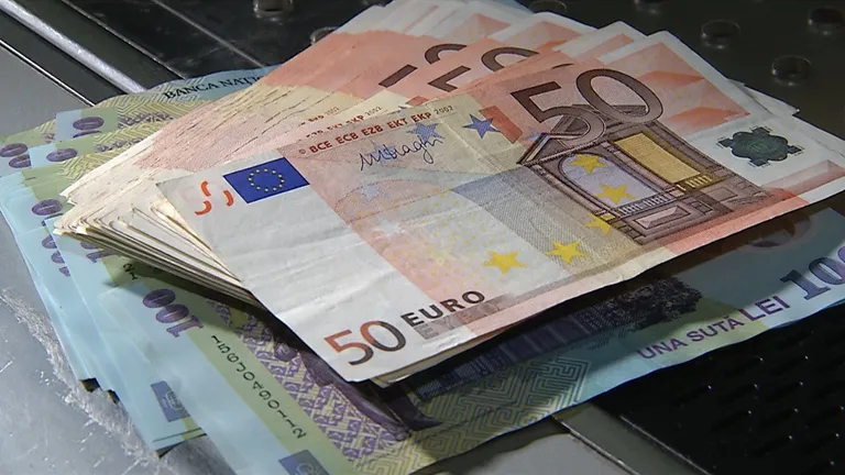 Statul dă vouchere de 5.000 de euro pentru români. Din 2024 va începe un nou program de sprijin pentru cei care vor să devină prosumatori