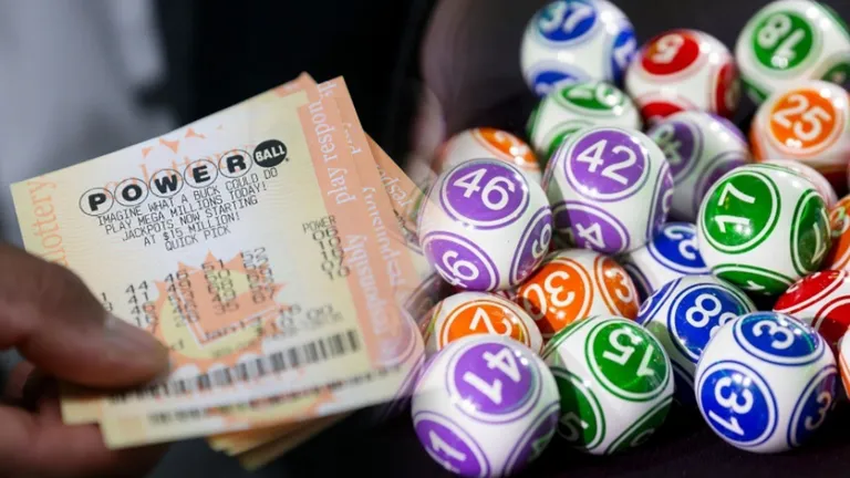 O femeie din  SUA a pierdut 12 milioane de dolari la loto după ce a aruncat biletul la gunoi