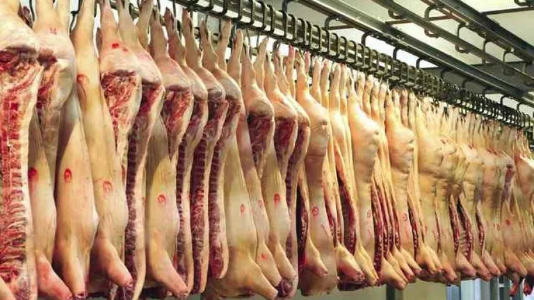 Carnea de porc se va scumpi de sărbători? Apare pe toate statisticile. Românii au început deja să îşi facă provizii