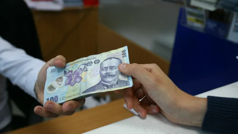 Ce credite pot lua românii care au salariul minim pe economie. Băncile care oferă astfel de credite au condiţii diferite