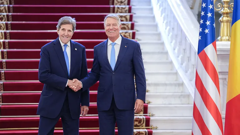 Klaus Iohannis, vizită în Emiratele Unite Arabe! Întrevedere cu reprezentantul Președintelui SUA, John Kerry!