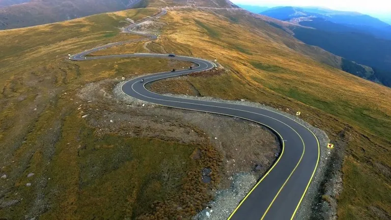 Primul tronson al drumului care traversează Munții Apuseni, aproape gata pentru toți șoferii! Acesta va fi dat în folosință în data de 15 decembrie!