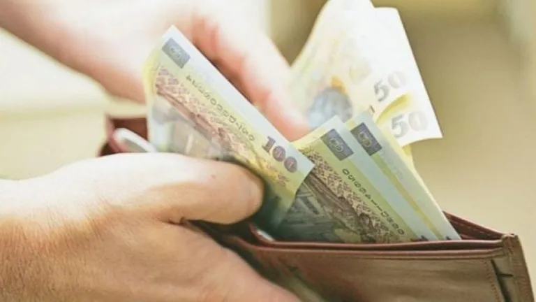 Angajații români primesc bonusuri uriașe pentru schimbarea jobului! De ce aleg angajatorii să apeleze la acest truc