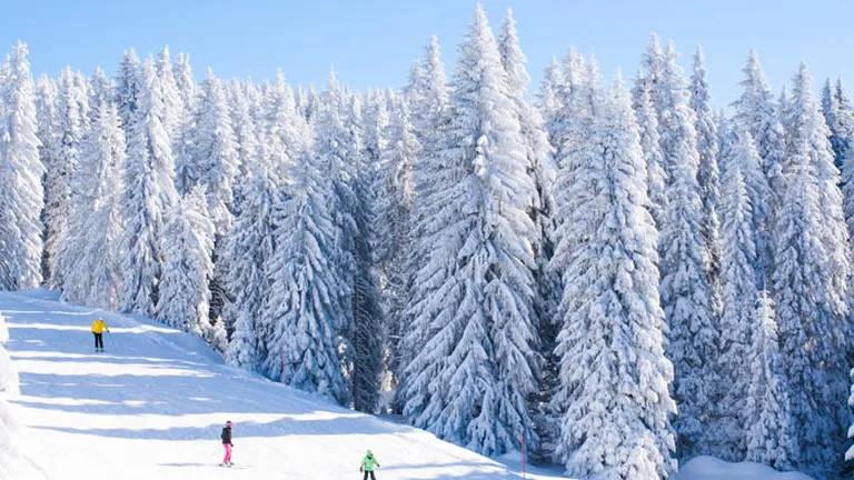 Sezonul de schi începe la Sinaia. Românii se vor bucura de 4 pârtii