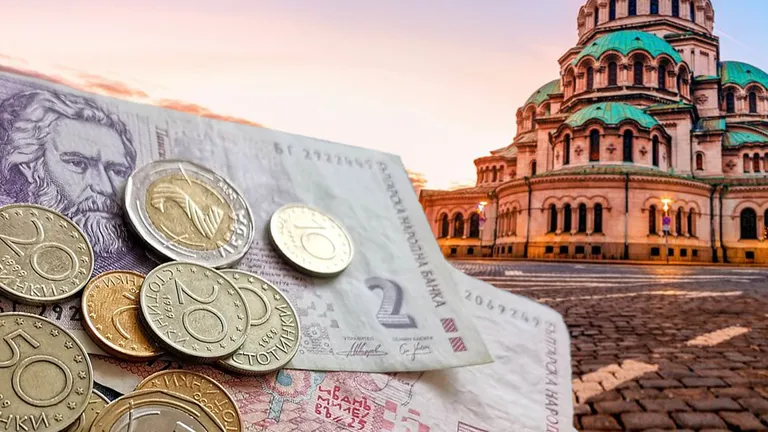 Se schimbă banii mai repede la sud de Dunăre. Leva devine euro din 2025, leul românesc mai aşteaptă
