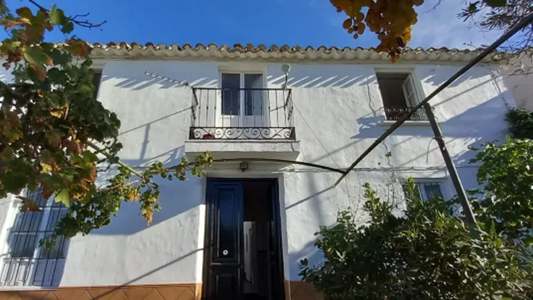 Cât costă o casă cu trei dormitoare într-un sat din Spania. Românilor nu le-a venit să creadă: Proprietatea perfectă atât pentru vacanță, cât și pentru viață cu normă întreagă