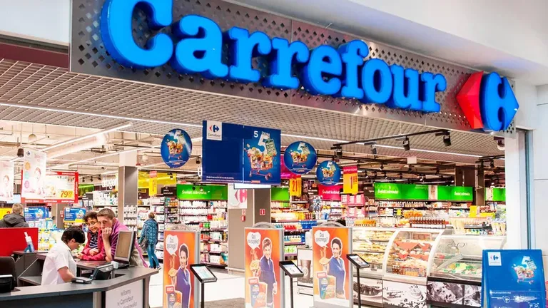 Carrefour face angajări. Zeci de posturi disponibile în București și Pitești. Lista beneficiilor primite de angajați