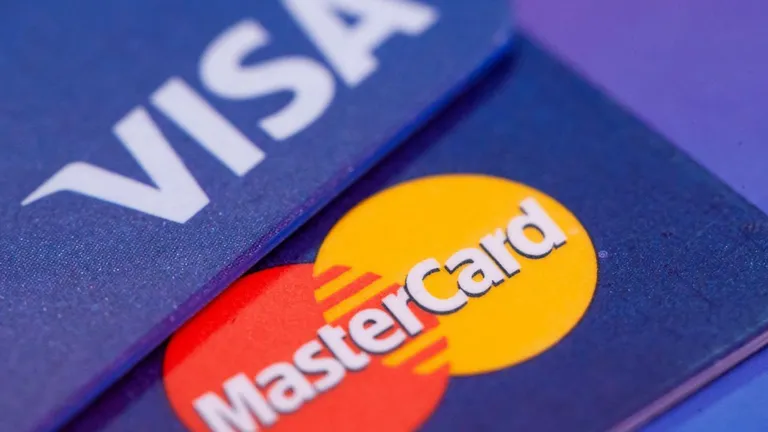 Visa și Mastercard, acord de 30 de miliarde de dolari, pentru a reduce comisioanele. Iată noile tarife! 
