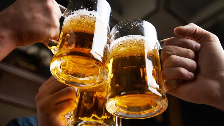 Consumul de bere a scăzut în 2023. Piaţa berii din României s-a contractat la 15 milioane de hectolitri