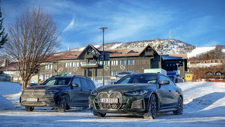 Norvegia, pe cale să devină prima ţară în care numărul maşinilor electrice îl depăşeşte pe cel al automobilelor pe combustibil