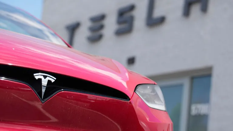 Acțiunile Tesla și Li Auto au scăzut luni cu 3%, respectiv 8%, în urma anunțului ieftinirii automobilelor electrice
