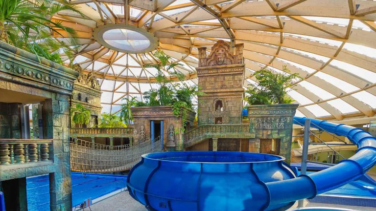 Care e cel mai mare aquapark interior din Europa. Este la doar doi pași de România