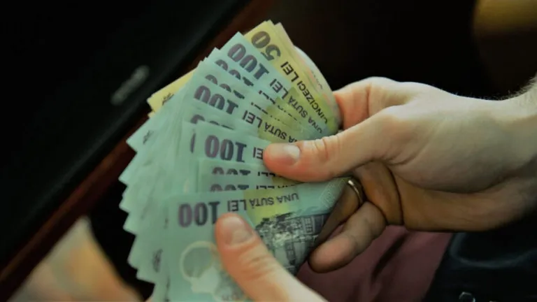 Câți bani vor primi românii în mână după majorarea salariului minim, la 3700 lei brut