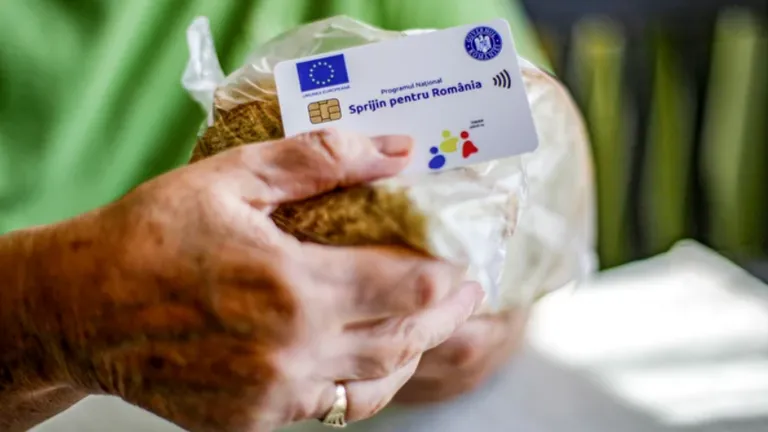 Se taie banii pentru românii care au carduri de alimente. Pensionarii vor primi mai puțini bani începând din 2025