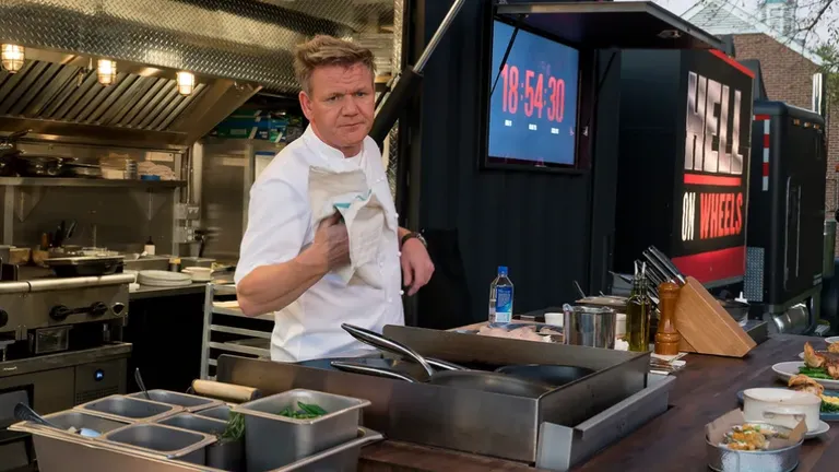 Gordon Ramsay dezvăluie trucurile restaurantelor de a scăpa de mâncarea aproape expirată