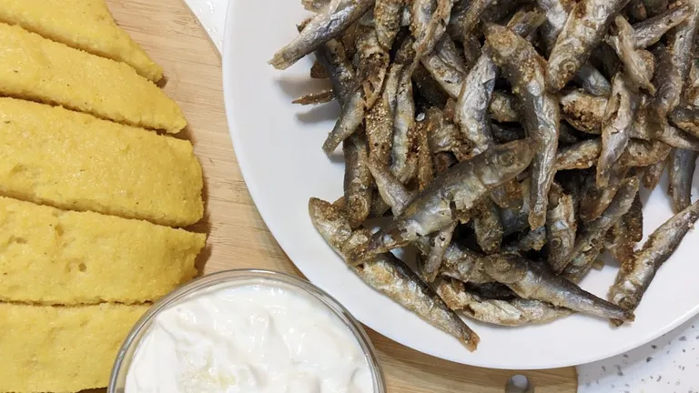 Un turist român a fost şocat de preţul unei porţii de hamsii în Eforie Nord: Am luat micul dejun în stil mediteranean
