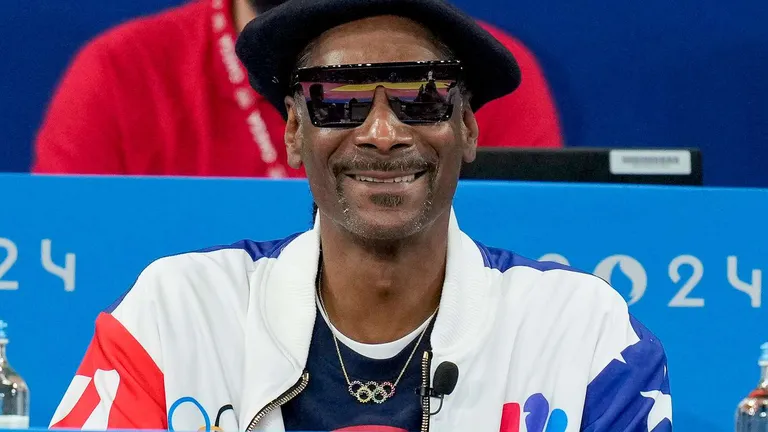 Snoop Dogg nu luptă pentru medalii, dar încasează 500.000 de dolari, plus cheltuieli, pentru fiecare zi petrecută la JO 2024