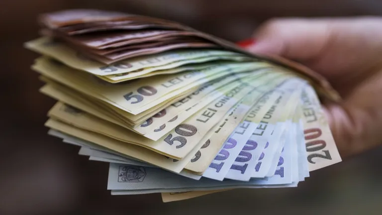 Cum a evoluat salariul minim brut în România, în ultimii 13 ani. La cât ar trebui să ajungă în 2027