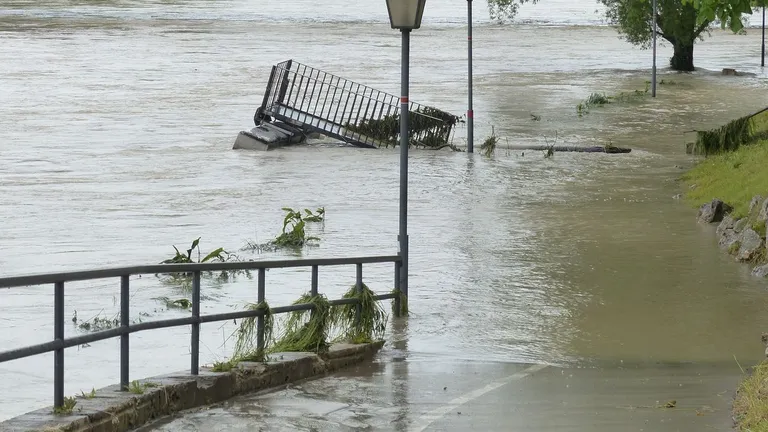 Viiturile fac prăpăd în România. Cod galben şi portocaliu de inundaţii în jumătate de ţară