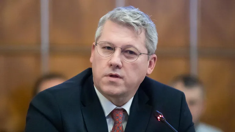 Demisia surprinzătoare a lui Cătălin Predoiu. Tensiuni în PNL și sprijin pentru Guvernul Veștea