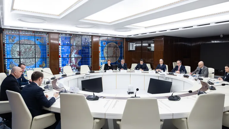 Fiscalitatea, tema întâlnirii dintre premierul Bolojan și Consiliul Investitorilor Străini