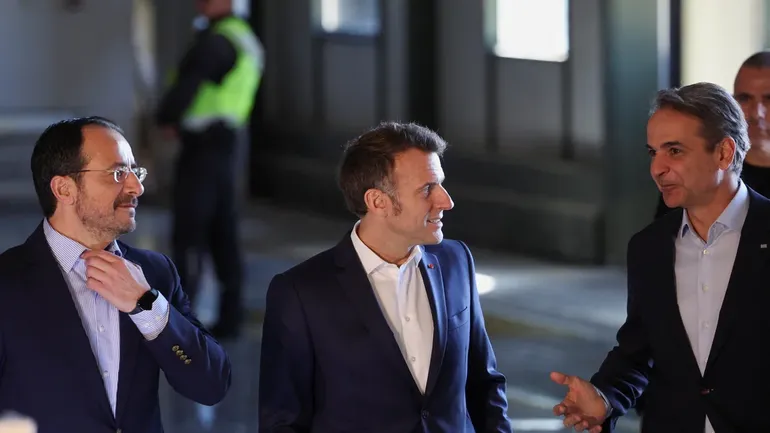 Emmanuel Macron a anunțat luni că Franța pregătește o misiune „pur defensivă” pentru a redeschide Strâmtoarea Ormuz