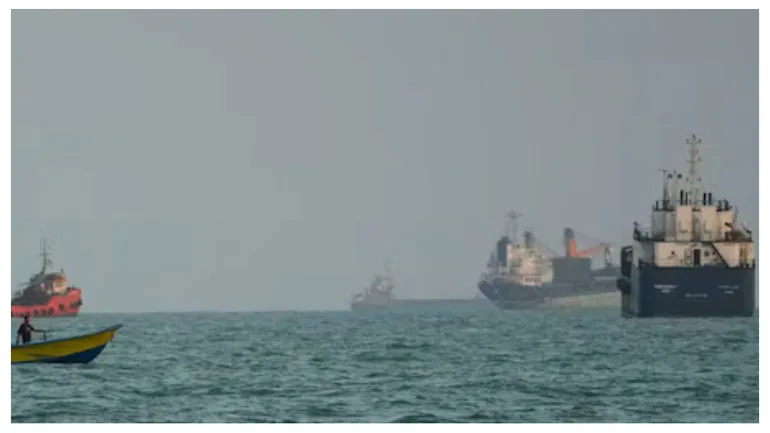 Iranul afirmă că a atacat trei petroliere și nave afiliate SUA în zona strâmtorii Ormuz