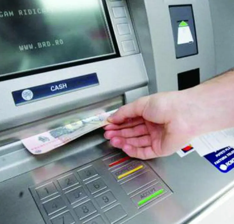 Schimbare uriaşă la bancomate. Ce trebuie să ştie românii care scot bani de vacanţe DOCUMENT