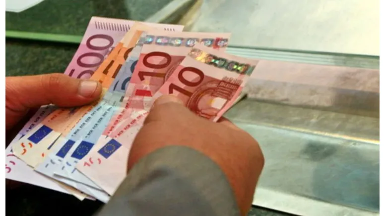 Ce se va întâmpla cu cursul leu-euro după încheierea perioadei de absorbție a fondurilor europene prin PNRR. Specialist CFA: Fără banii de la UE, leul ar trebui să se deprecieze